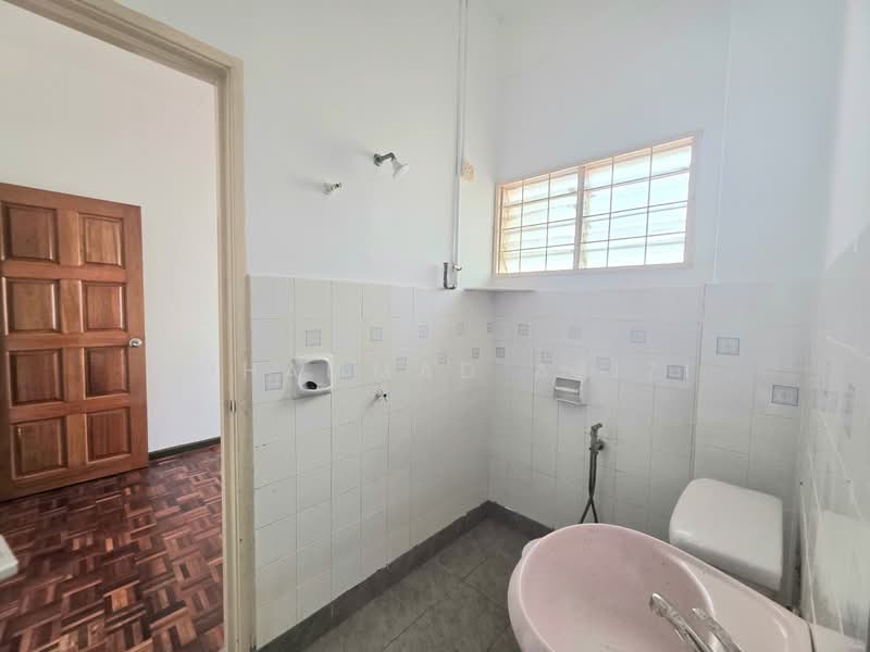 2-storey Terraced House for Sale in Taman Polo Indera Mahkota 6 (Kuantan) - Mohammad Azizi - Bathroom - PropertyGuru.com.my