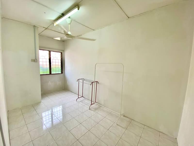 Terraced House for Sale in Taman Pinggiran Putra (Seri Kembangan) - Ahmad Farhi - Interior - PropertyGuru.com.my
