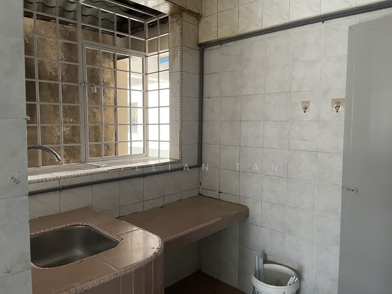 Apartment for Sale at Iris Apartment - Gillian Tan - Kitchen - PropertyGuru.com.my