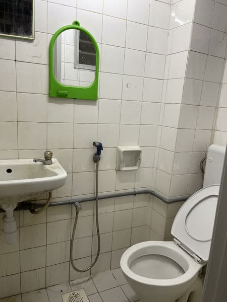 Apartment for Sale at Iris Apartment - Gillian Tan - Bathroom - PropertyGuru.com.my