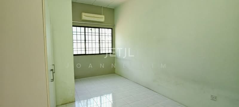 Taman Saga Klang Double Storey House 20x80 untuk Untuk Dijual - RM 550,000, Apr 2026 - Interior - PropertyGuru.com.my
