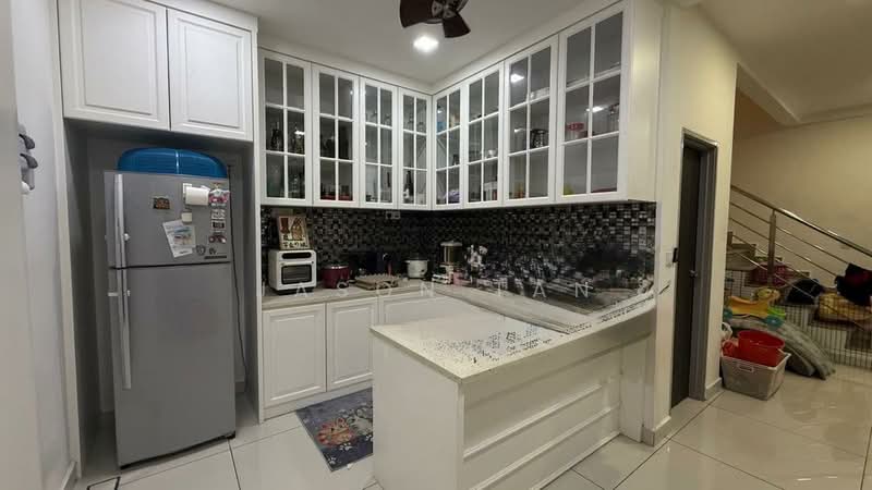 Cluster House for Sale in Mutiara Rini (Skudai) - Jason Tan - Kitchen - PropertyGuru.com.my