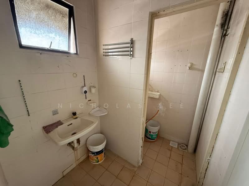 Terrace Factory for Rent in Kawasan Perindustrian IGB (Ipoh) - Nicholas Lee - Bathroom - PropertyGuru.com.my