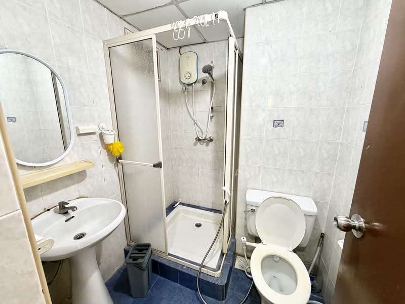 Condominium for Rent at Gold Coast Resort Condominium - Ben Liau - Bathroom - PropertyGuru.com.my
