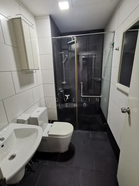 Univ 360 Place untuk Untuk Dijual - RM 35,980, Apr 2026 - Bathroom - PropertyGuru.com.my
