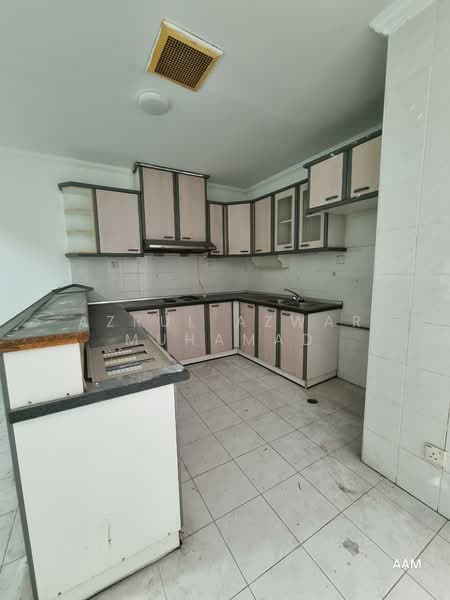 Townhouse for Sale in Country Heights (Kajang) - Azrul Azwar Muhamad - Kitchen - PropertyGuru.com.my