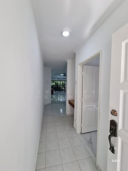 Rumah Bandar untuk Dijual di Country Heights (Kajang) - Azrul Azwar Muhamad - Entrance - PropertyGuru.com.my