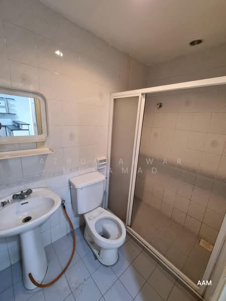 Rumah Bandar untuk Dijual di Country Heights (Kajang) - Azrul Azwar Muhamad - Bathroom - PropertyGuru.com.my