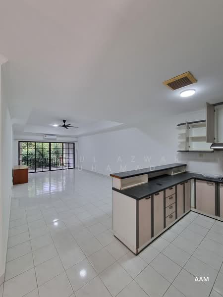 Rumah Bandar untuk Dijual di Country Heights (Kajang) - Azrul Azwar Muhamad - Living Room - PropertyGuru.com.my