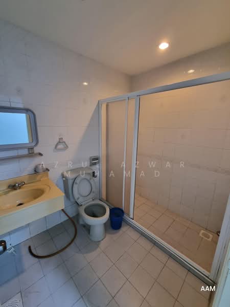 Rumah Bandar untuk Dijual di Country Heights (Kajang) - Azrul Azwar Muhamad - Bathroom - PropertyGuru.com.my