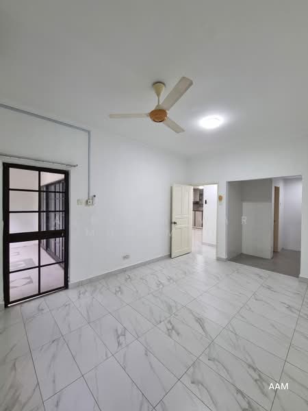 Rumah Bandar untuk Dijual di Country Heights (Kajang) - Azrul Azwar Muhamad - Living Room - PropertyGuru.com.my
