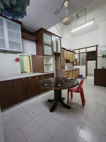 Bandar Baru Permas Jaya untuk Untuk Disewa - RM 1,700 /bulan, Apr 2026 - Kitchen - PropertyGuru.com.my