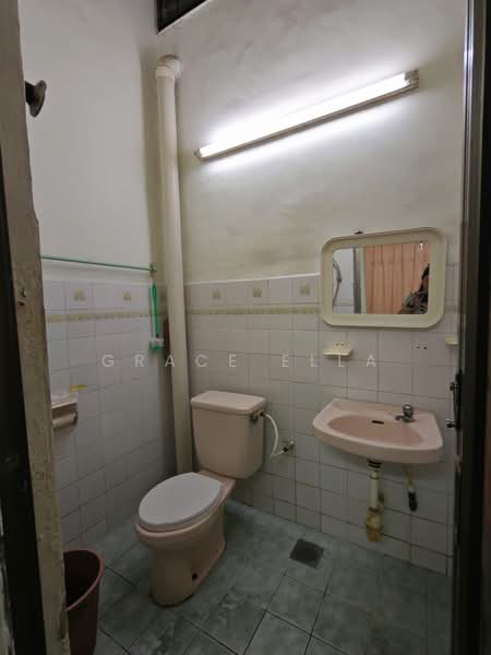 Bandar Baru Permas Jaya untuk Untuk Disewa - RM 1,700 /bulan, Apr 2026 - Bathroom - PropertyGuru.com.my