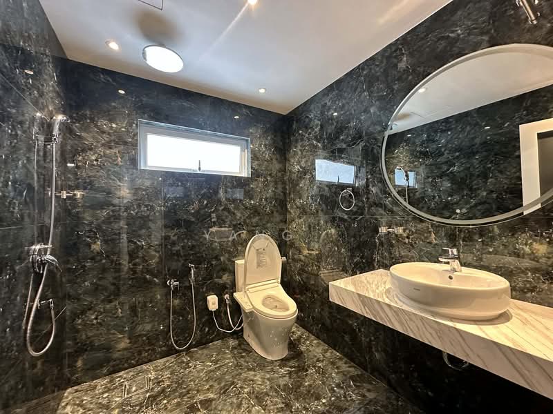 Commercial Bungalow for Sale in Jalan Tun Razak (KL City Centre) - Yang . - Bathroom - PropertyGuru.com.my