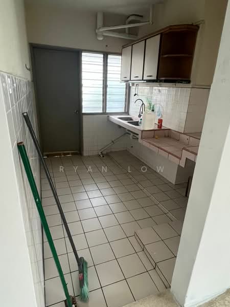 Apartment for Rent at Gladden Court - Ryan Low - Kitchen - PropertyGuru.com.my