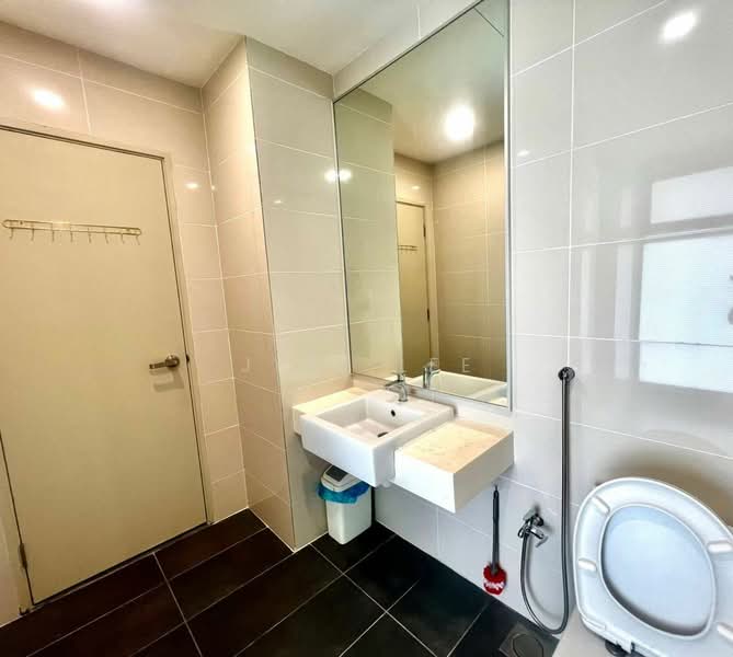 Service Residence for Sale at Southkey Mosaic - Jyez Lee - Bathroom - PropertyGuru.com.my