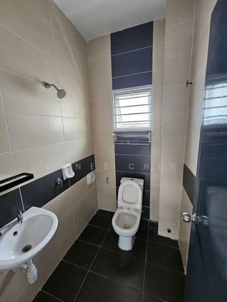 2-storey Terraced House for Sale in Nusantara Prima (Gelang Patah) - Agnes Chin - Bathroom - PropertyGuru.com.my