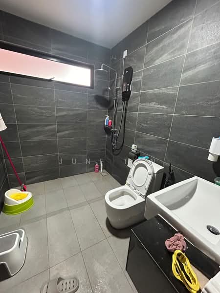 3-storey Terraced House for Sale in Kulai (Johor) - June Tan - Bathroom - PropertyGuru.com.my