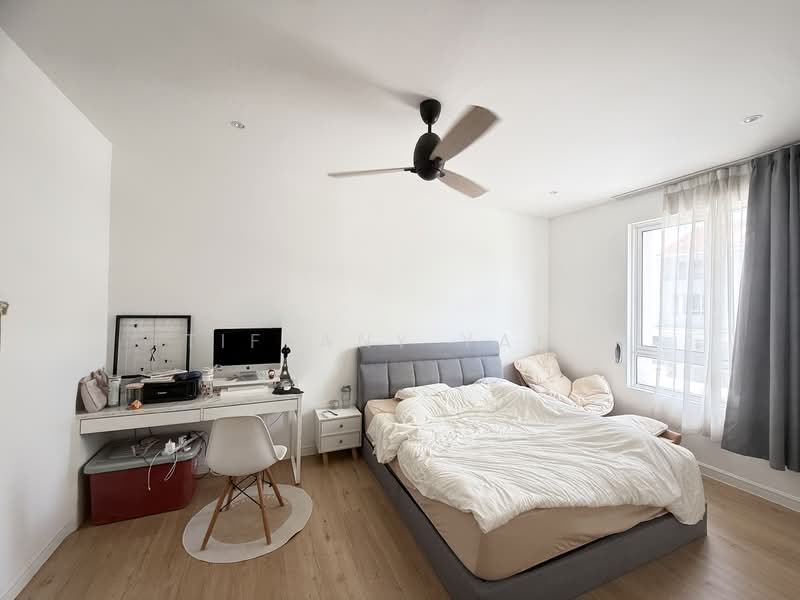 3-storey Terraced House for Sale in Batu Arang (Selangor) - Tiffany Yang - Bedroom - PropertyGuru.com.my