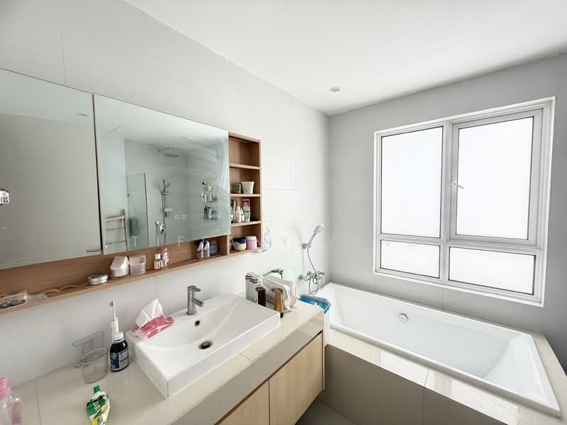 3-storey Terraced House for Sale in Batu Arang (Selangor) - Tiffany Yang - Bathroom - PropertyGuru.com.my