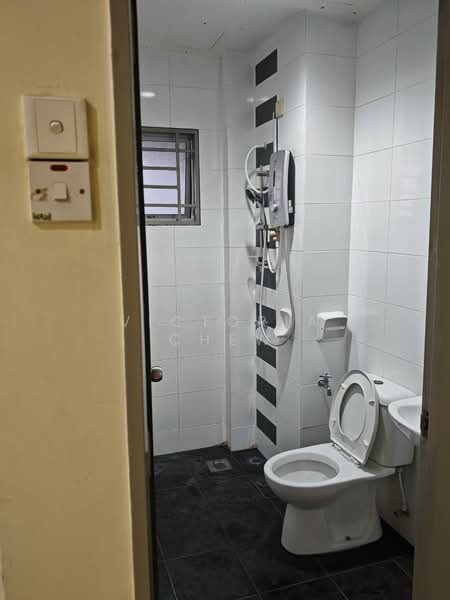 Condominium for Rent at Lagoon Suites - Victoria Chew - Bathroom - PropertyGuru.com.my