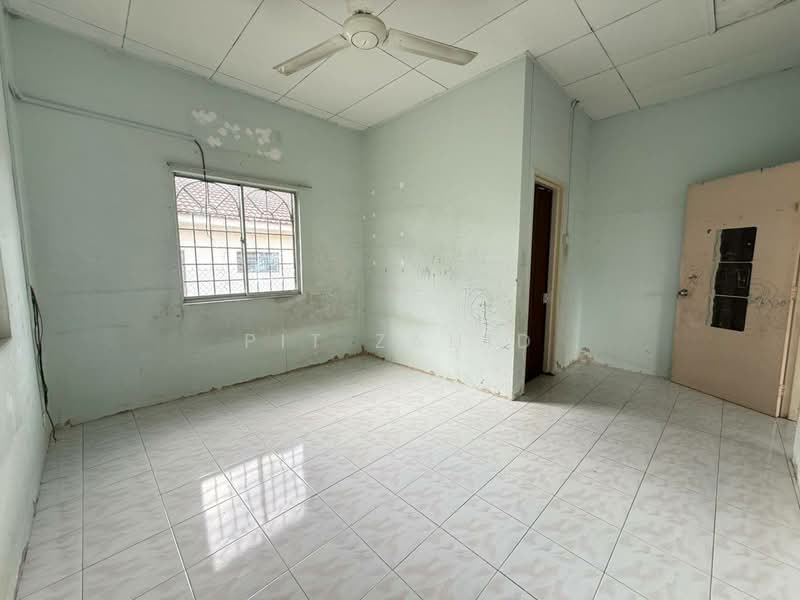 Bungalow for Sale in Bandar Putra Permai (Seri Kembangan) - Pit Zahid - Interior - PropertyGuru.com.my