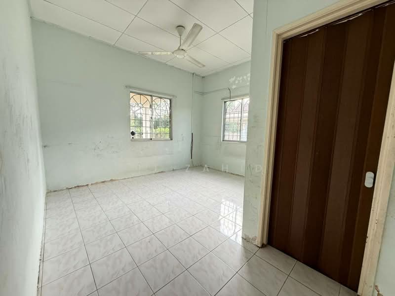 Bungalow for Sale in Bandar Putra Permai (Seri Kembangan) - Pit Zahid - Interior - PropertyGuru.com.my