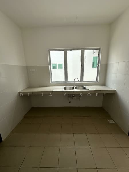 Taman Jenderam Sutera untuk Untuk Dijual - RM 554,500, Apr 2026 - Kitchen - PropertyGuru.com.my