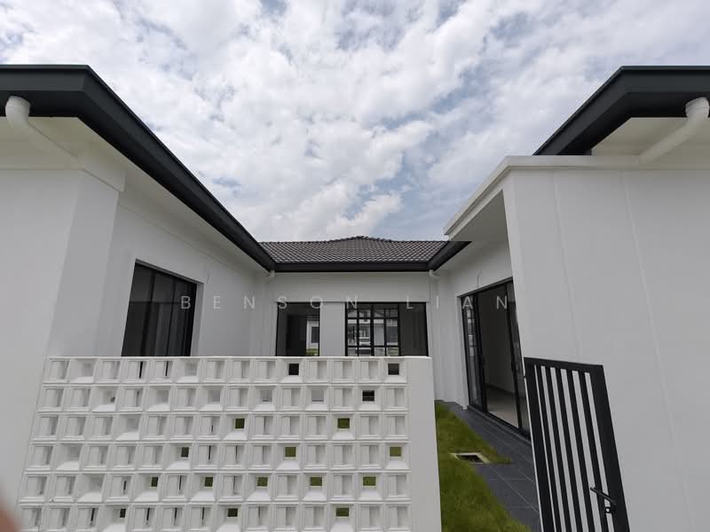 1-storey Terraced House for Sale in Puncak Alam (Selangor) - Benson Lian - Exterior - PropertyGuru.com.my
