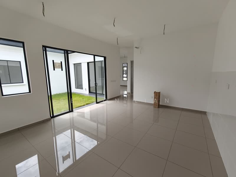 1-storey Terraced House for Sale in Puncak Alam (Selangor) - Benson Lian - Living Room - PropertyGuru.com.my
