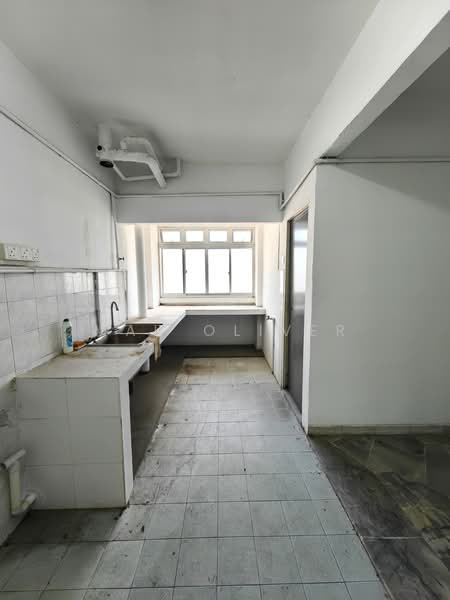 Condominium for Sale at Pelangi Indah Condominium - Mak Oliver - Kitchen - PropertyGuru.com.my