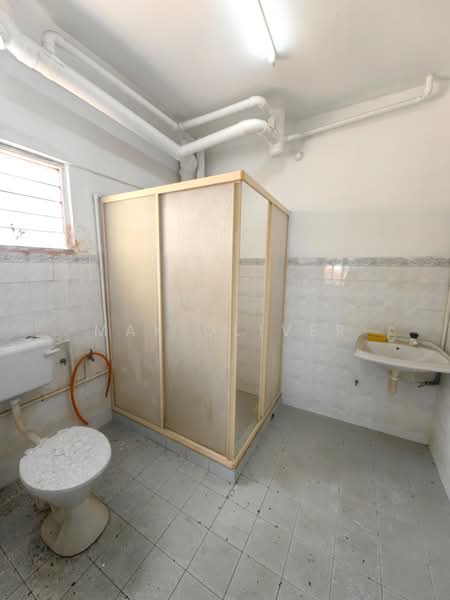 Condominium for Sale at Pelangi Indah Condominium - Mak Oliver - Bathroom - PropertyGuru.com.my