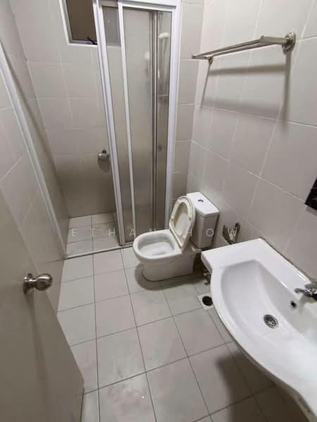 Service Residence for Rent at Meridin Bayvue Serviced Apartment - Ethan How - Bathroom - PropertyGuru.com.my
