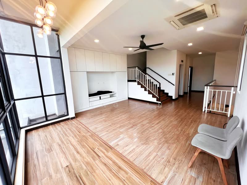Rumah Teres 3 Tingkat untuk Dijual di Laman Glenmarie (Shah Alam) - Weng Tan - Living Room - PropertyGuru.com.my