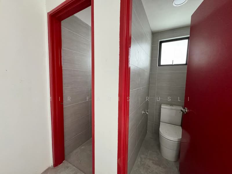 Shop for Rent in Johor Bahru (Johor) - Amir Faris Rusli - Bathroom - PropertyGuru.com.my