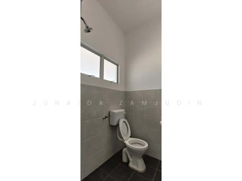 Semi-Detached House for Sale in Terung (Perak) - Junaida Zamjudin - Bathroom - PropertyGuru.com.my