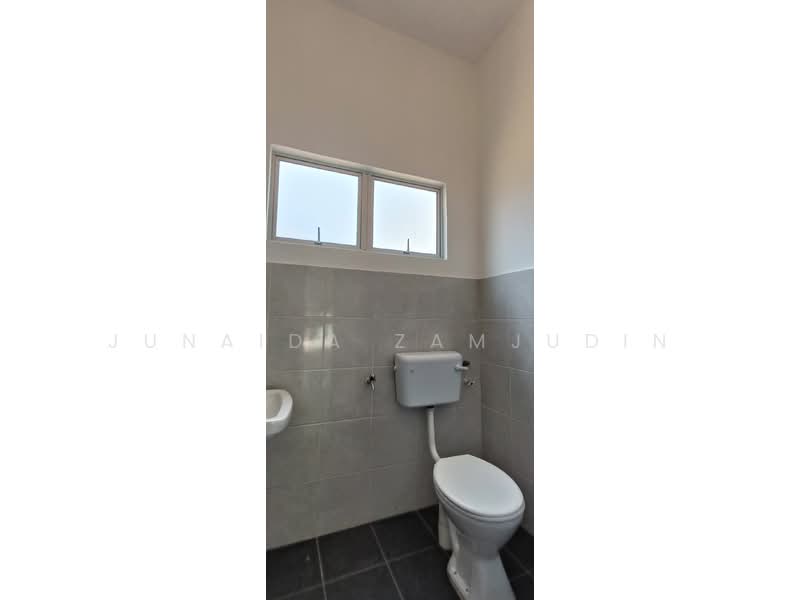 Semi-Detached House for Sale in Terung (Perak) - Junaida Zamjudin - Bathroom - PropertyGuru.com.my