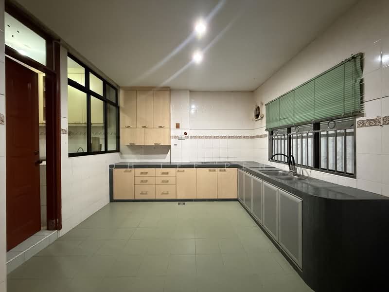 Taman Perling untuk Untuk Disewa - RM 3,200 /bulan, Apr 2026 - Kitchen - PropertyGuru.com.my