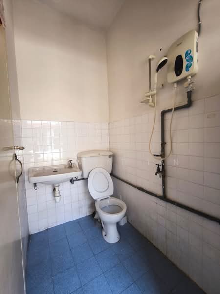 2-storey Terraced House for Sale in SS2 (Petaling Jaya) - Desmond Tan - Bathroom - PropertyGuru.com.my
