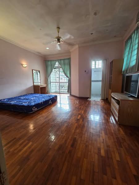 2-storey Terraced House for Sale in Taman Molek (Johor Bahru) - Sharon Ng - Bedroom - PropertyGuru.com.my
