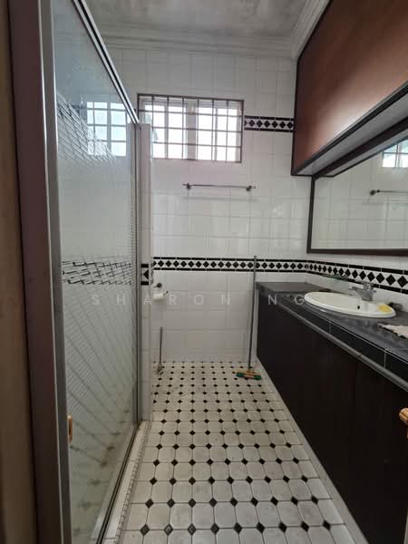2-storey Terraced House for Sale in Taman Molek (Johor Bahru) - Sharon Ng - Bathroom - PropertyGuru.com.my