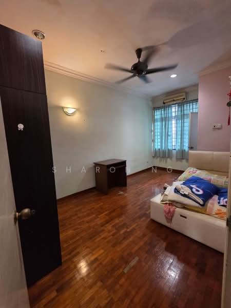 2-storey Terraced House for Sale in Taman Molek (Johor Bahru) - Sharon Ng - Bedroom - PropertyGuru.com.my