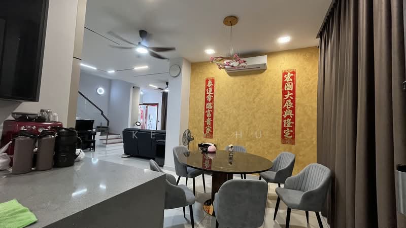 Rumah Berkembar untuk Dijual di Setia Alam (Selangor) - Kelly Hu - Living Room - PropertyGuru.com.my