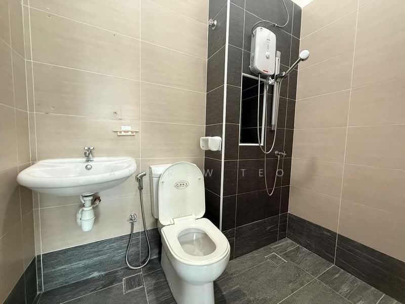 2-storey Terraced House for Sale in Taman Seri Austin (Tebrau) - Andrew Teo - Bathroom - PropertyGuru.com.my
