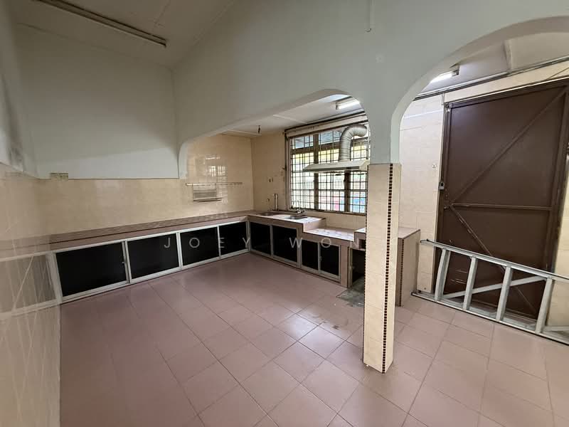 Happy Garden untuk Untuk Dijual - RM 690,000, Apr 2026 - Kitchen - PropertyGuru.com.my