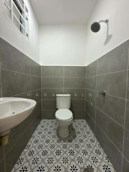 Taman Kantan Permai untuk Untuk Dijual - RM 350,000, Apr 2026 - Bathroom - PropertyGuru.com.my