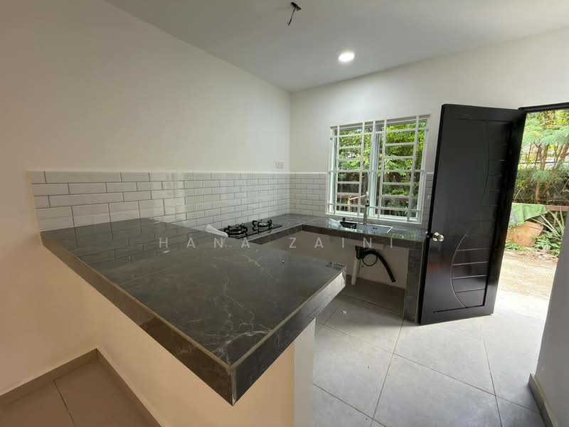 Taman Kantan Permai untuk Untuk Dijual - RM 350,000, Apr 2026 - Kitchen - PropertyGuru.com.my