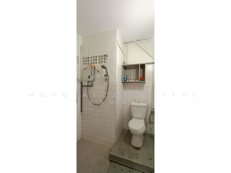 2-storey Terraced House for Sale in Seksyen 1a (Petaling Jaya) - Mohd Aizat Saiful Bahri - Bathroom - PropertyGuru.com.my