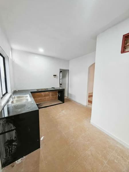 2-storey Terraced House for Sale in Bandar Indahpura (Kulai) - Yen Ma - Kitchen - PropertyGuru.com.my