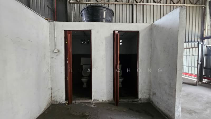 Factory for Rent in Bukit Rambai (Melaka) - William Chong - Bathroom - PropertyGuru.com.my